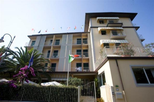 Riva 3* Lido di Camaiore